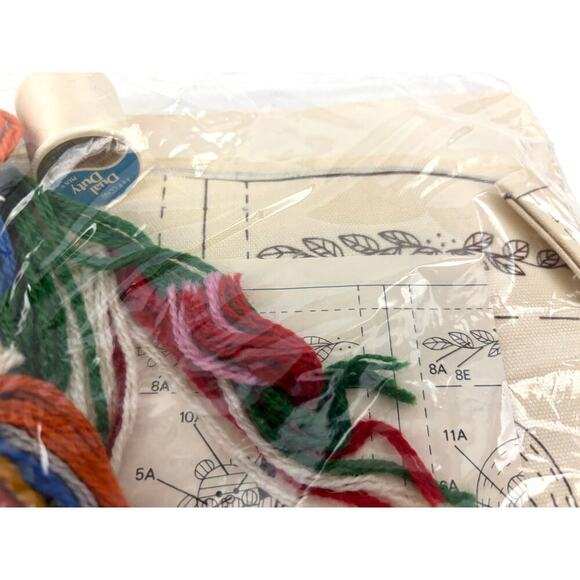 Creative Circle Needlecraft Kit Treasure Bags 2121 Vintage 1979 - 4 Designs - Picture 6 of 8